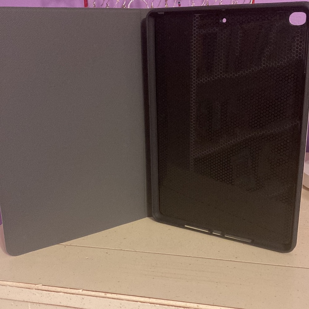 iPad case - Picture 2 of 2